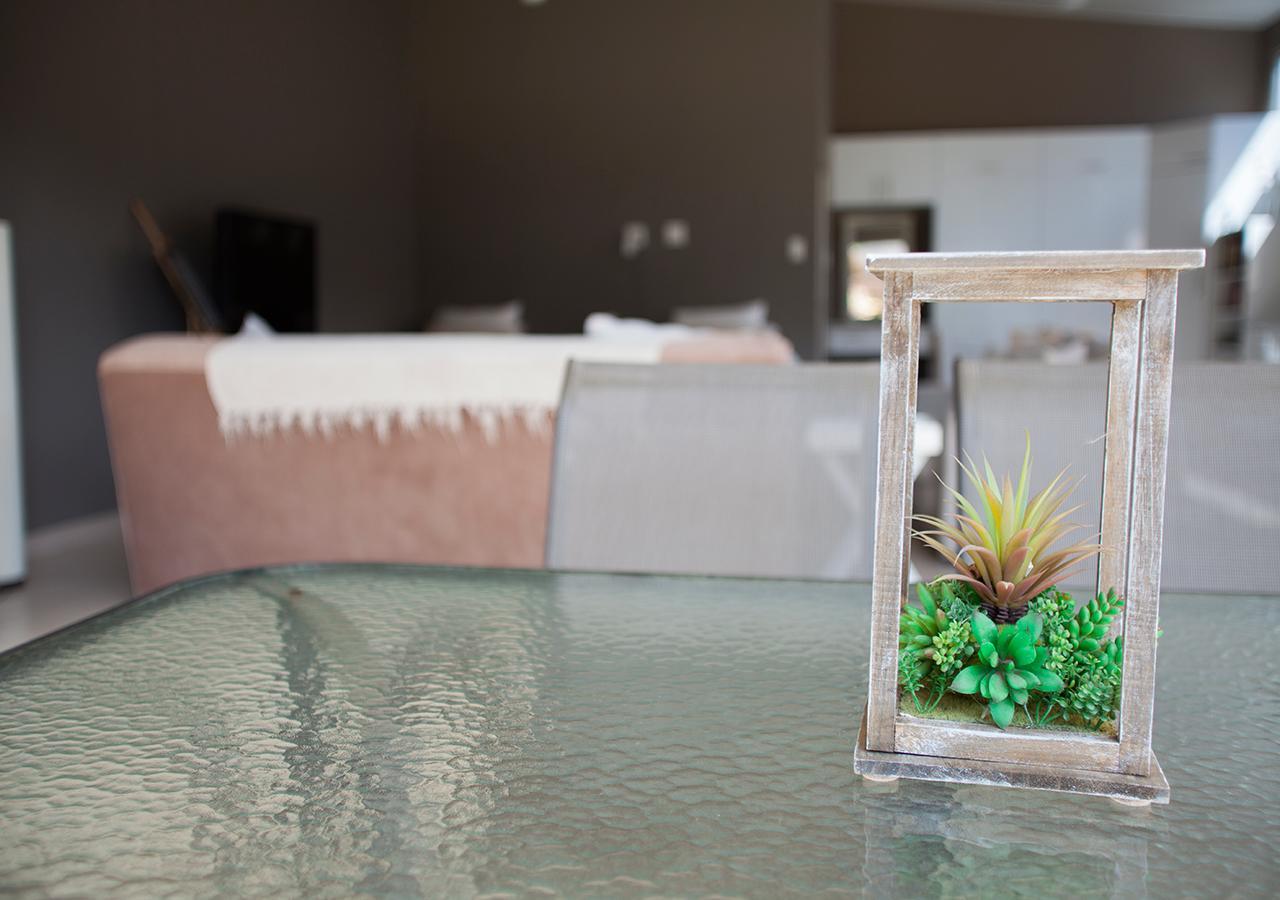 Rnb'S Studio Apartment Windhoek Esterno foto