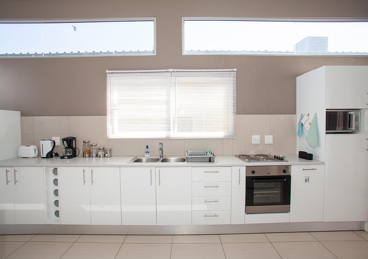 Rnb'S Studio Apartment Windhoek Esterno foto
