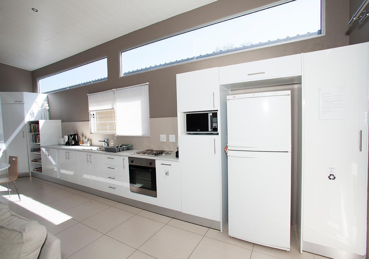 Rnb'S Studio Apartment Windhoek Esterno foto